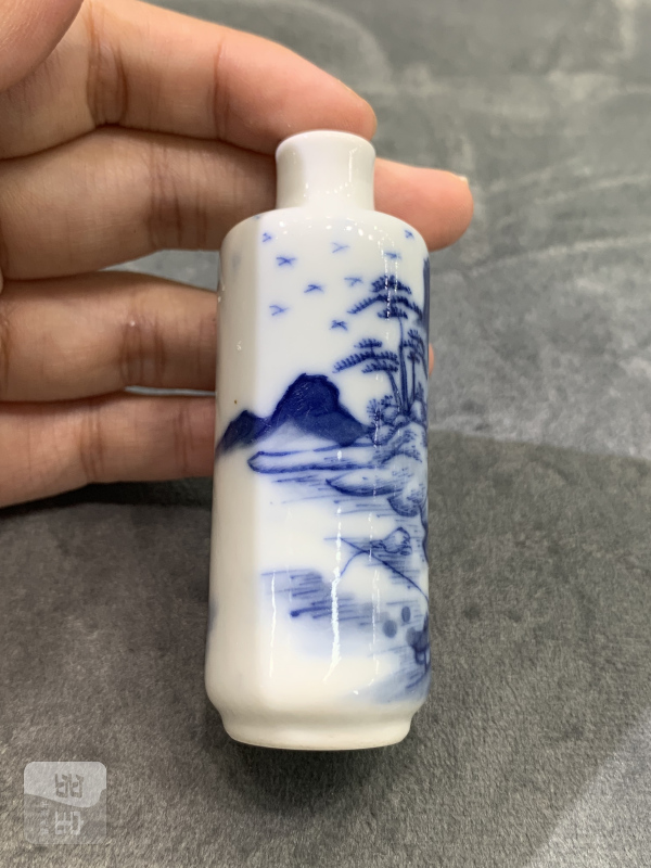 清晚期青花寒江独钓纹鼻烟壶 - 图4